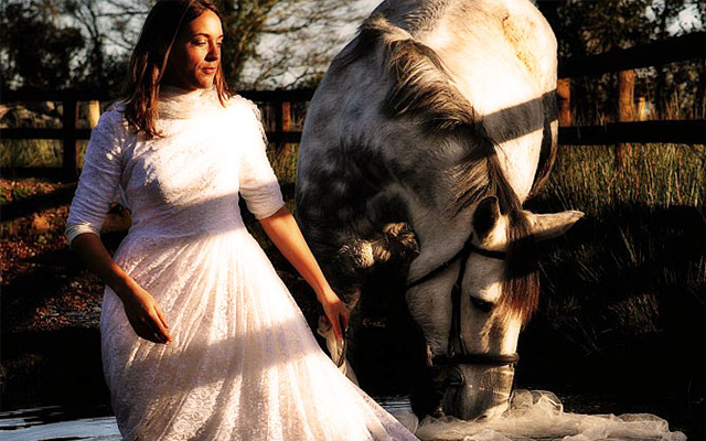 bride horse wedding ireland